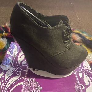 Olive Green platform bootie size 8